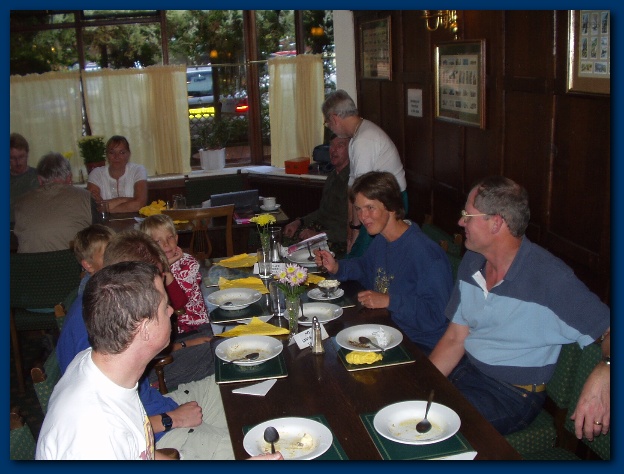 600x449 pixels (121K)